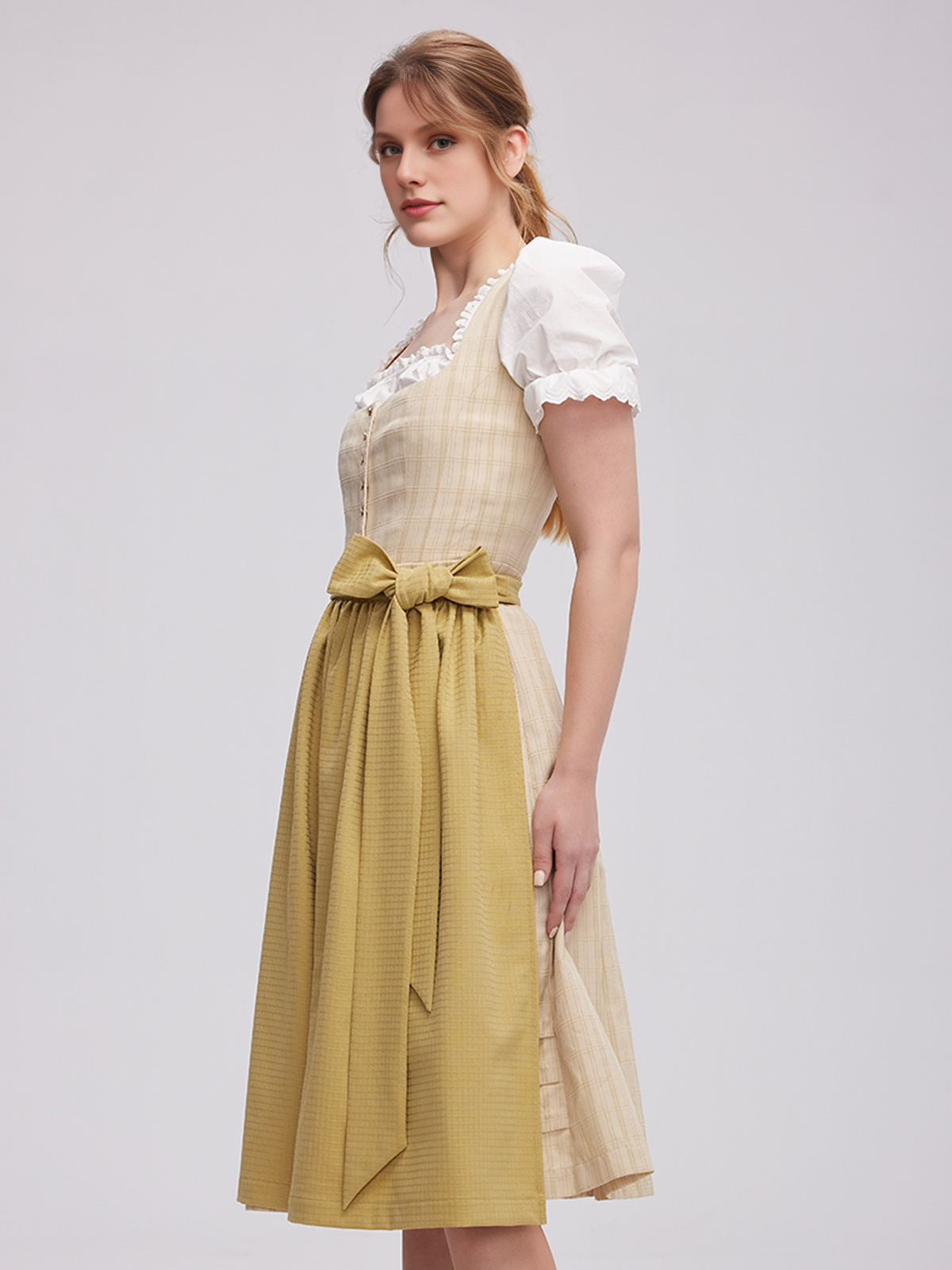 Klassisches rotes Ehreer Dirndl