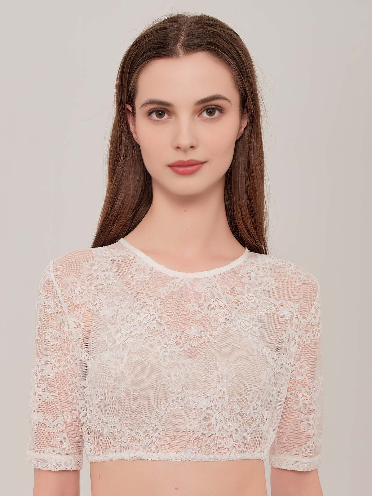 Elegantes graues Samt-Dirndl mit weißer Bluse