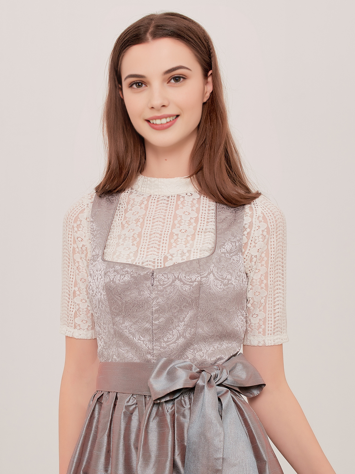 Dirndl in Grün – stilvolle Eleganz für jeden Anlass