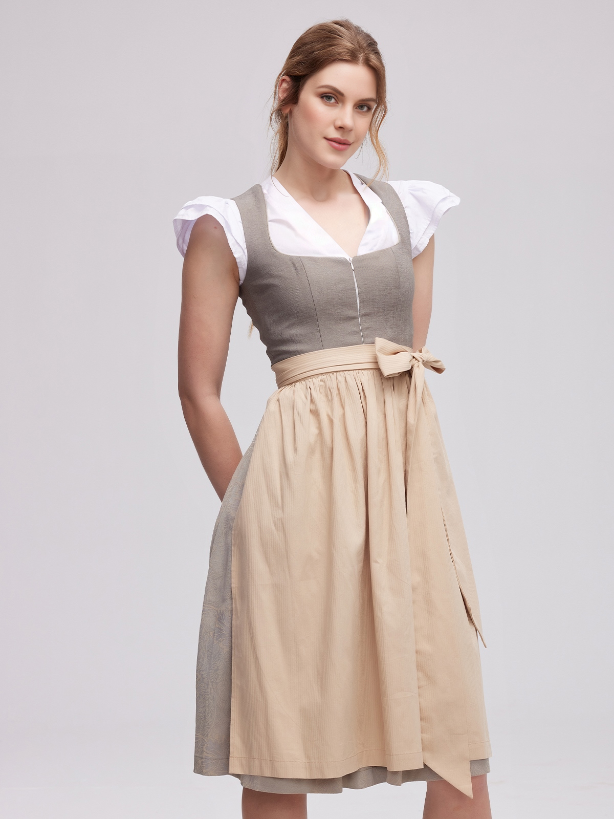 Elegantes graues Mini-Dirndl