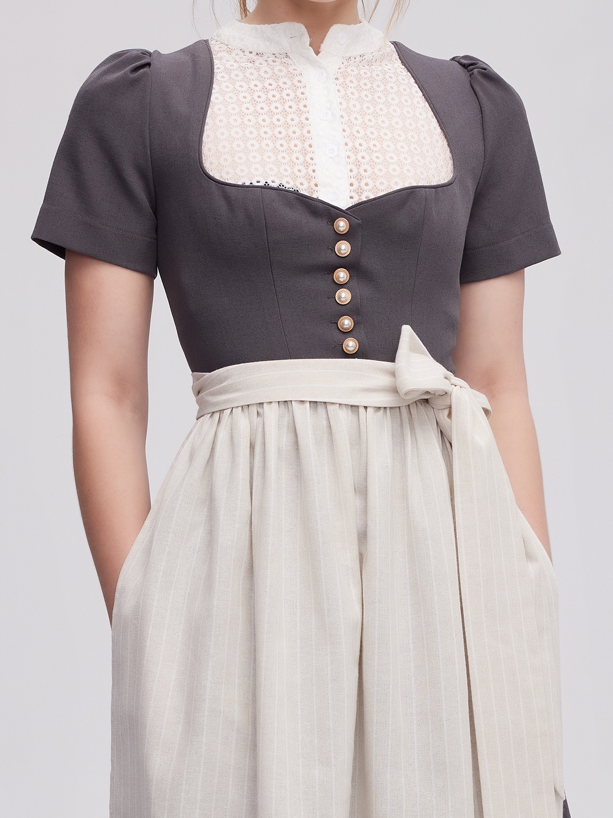 Dirndl in Grau