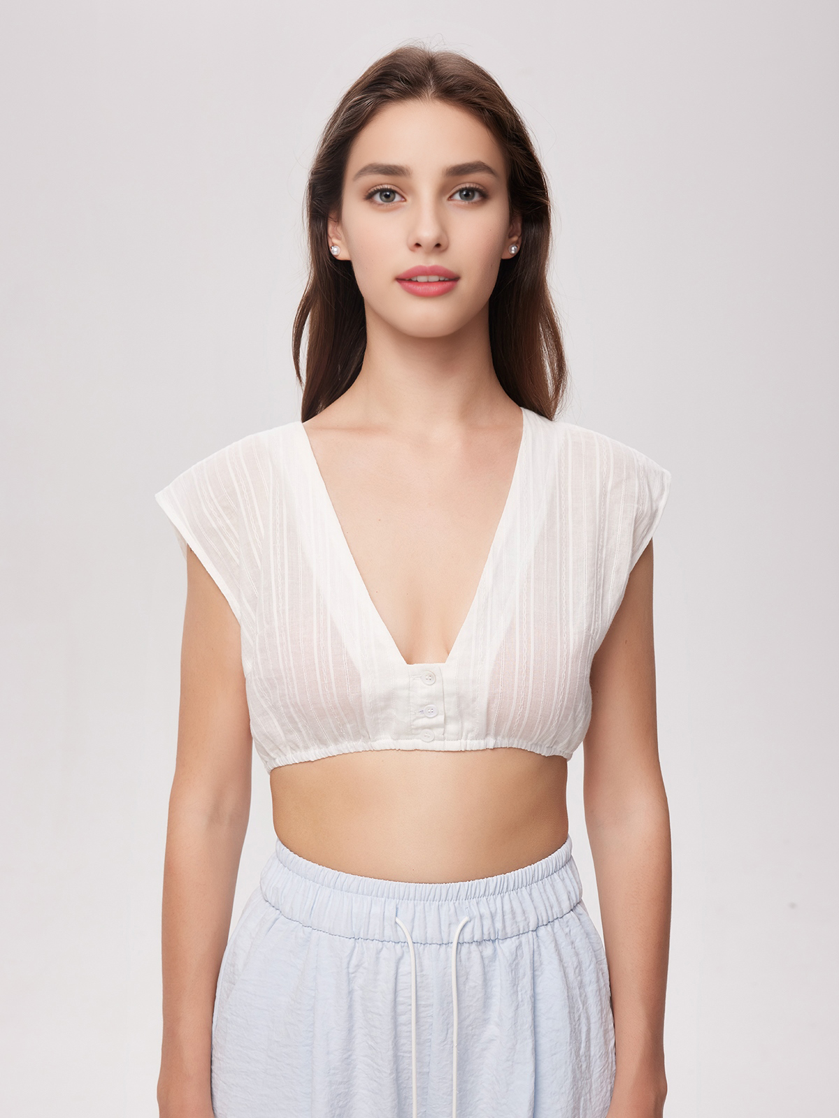 Modernes Dirndl mit Herzausschnitt