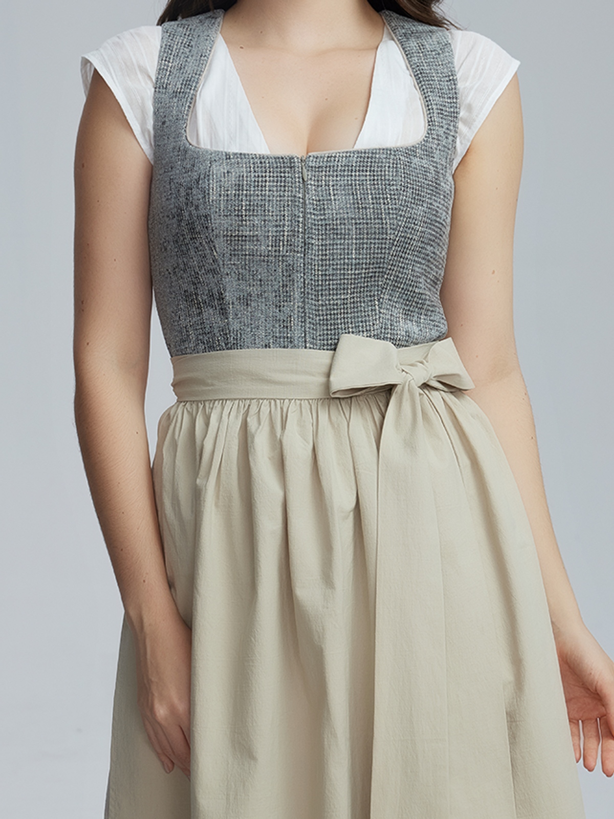 Dirndl mit Leder in Grün