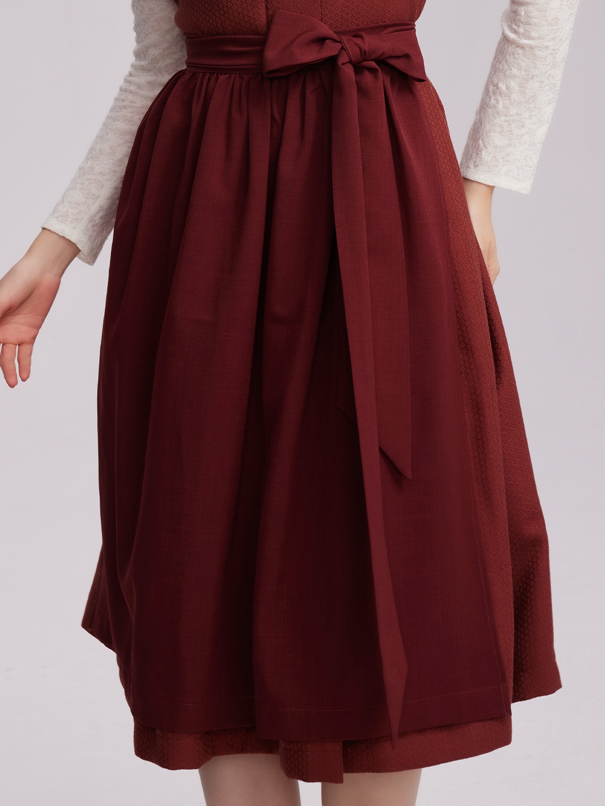 Mini Dirndl in Rot – stilvoll und modern