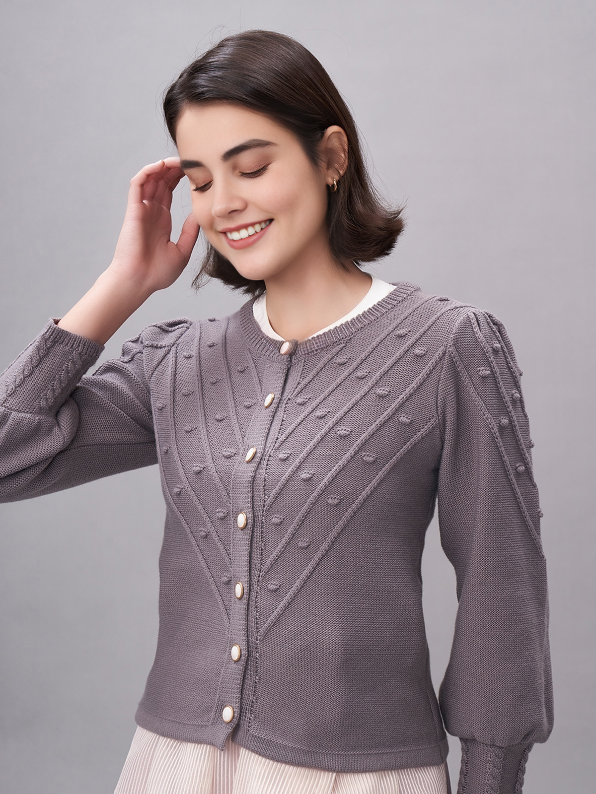 Moderne Langarm Dirndlbluse in Grau