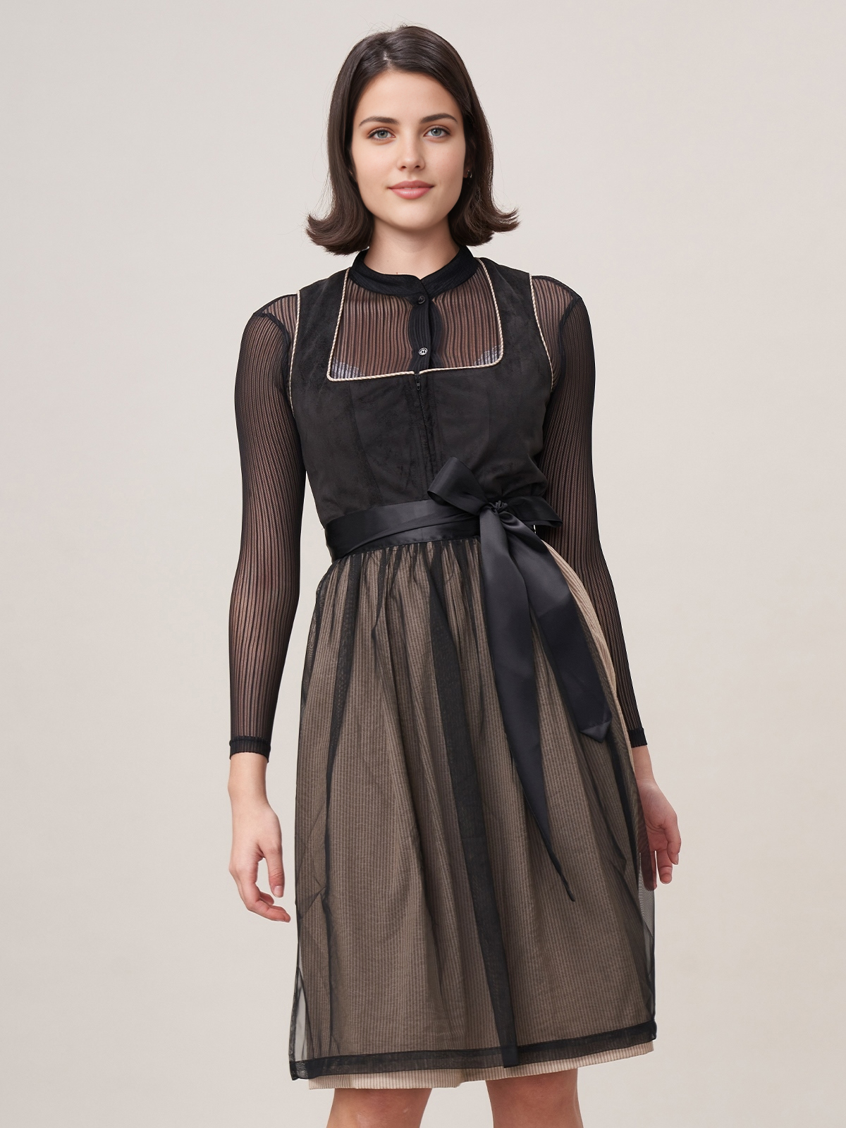 Modernes Dirndl in hochgeschlossenem Design
