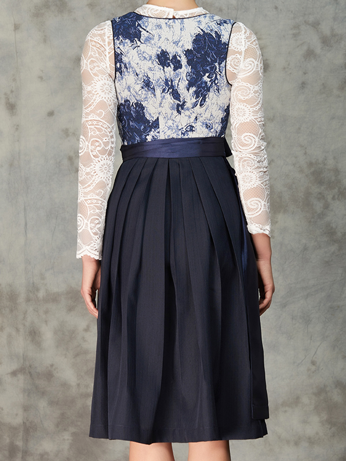Langarm Dirndl Bluse in Blau