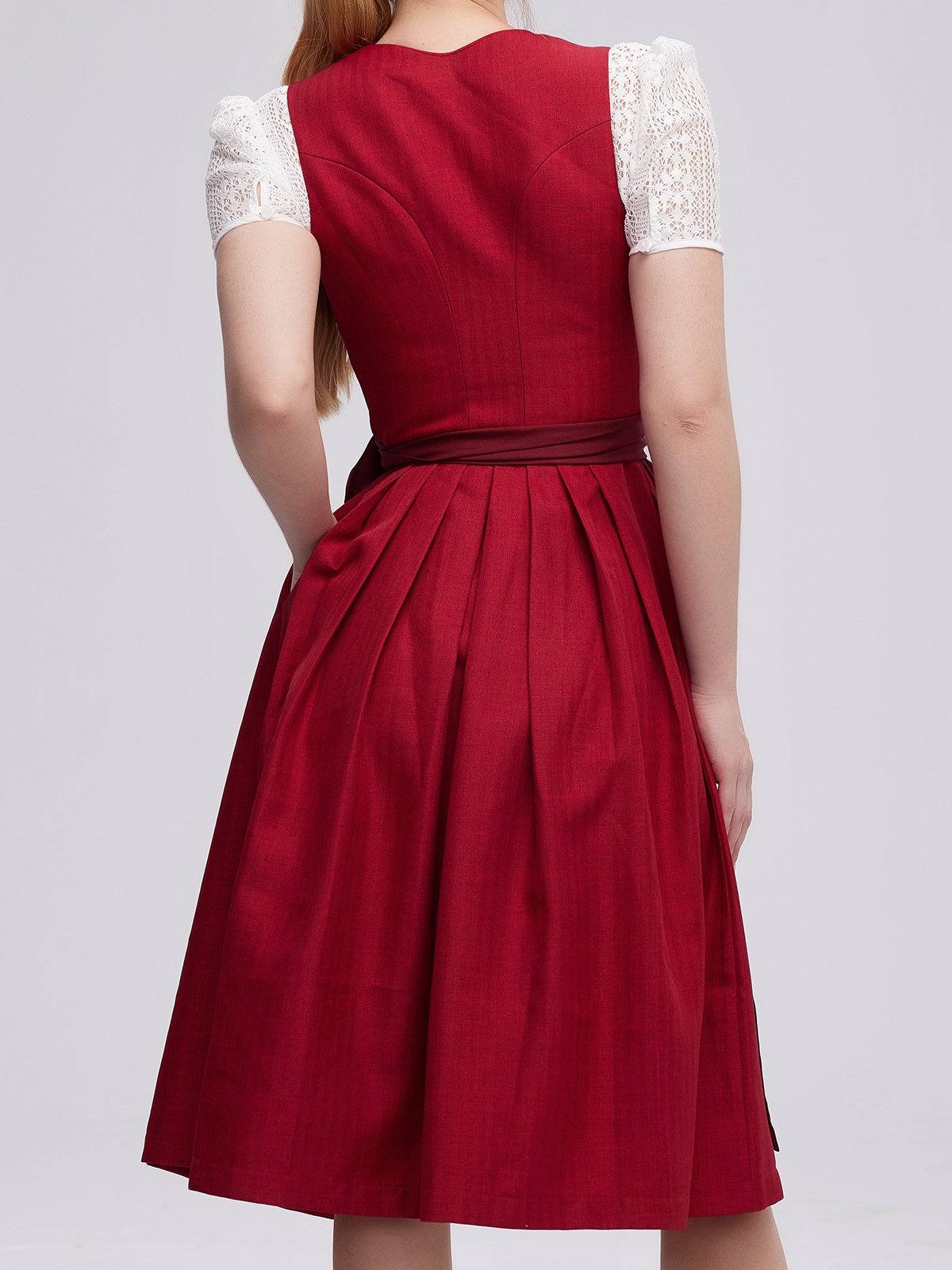 Modernes hellblaues Dirndl mit Midi-Länge