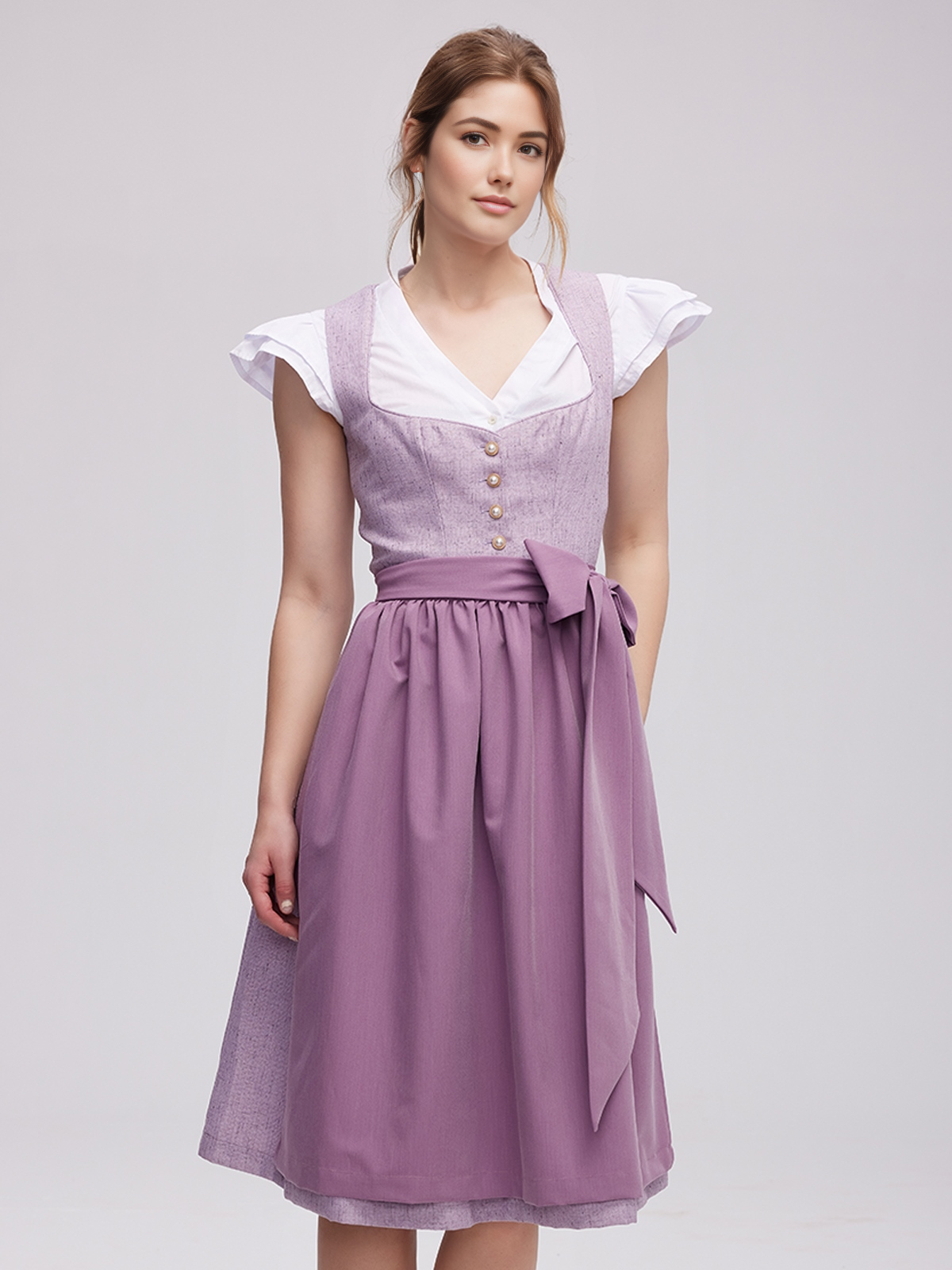 Ein elegantes lila Dirndl von ja mei – perfekt für festliche Anlässe