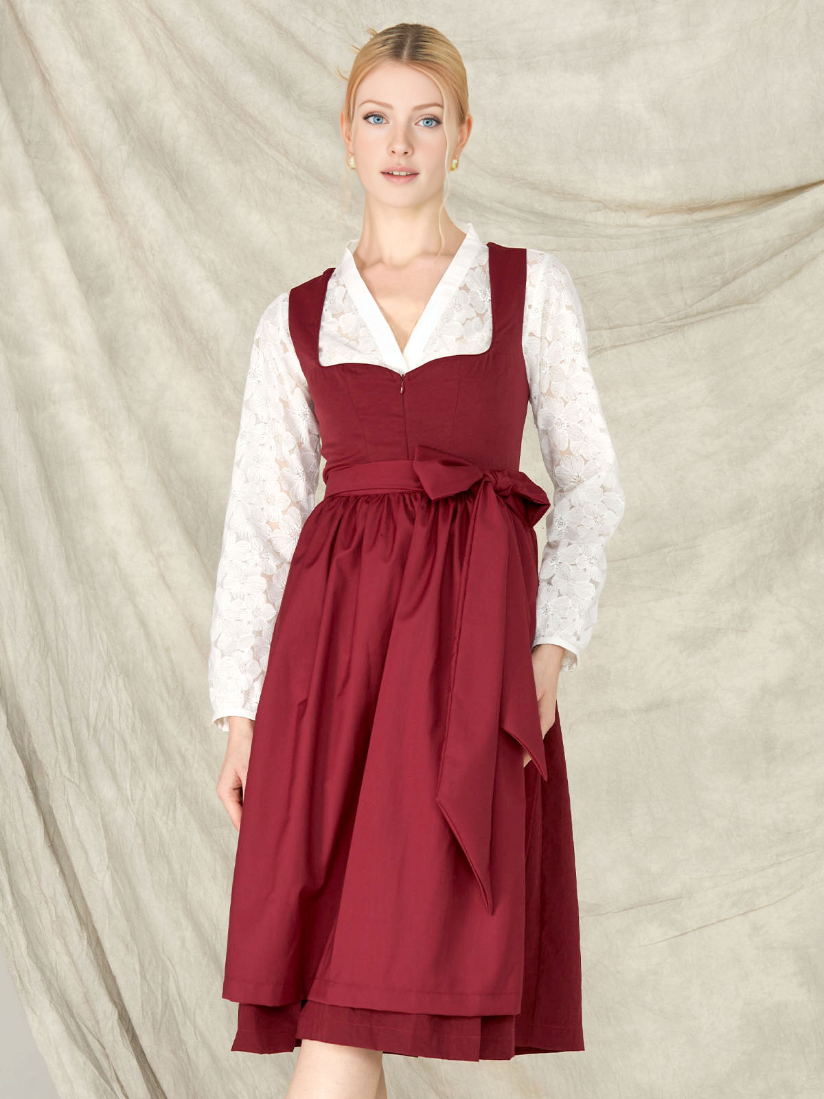 Dirndl in Rot – ein klassischer Blickfang