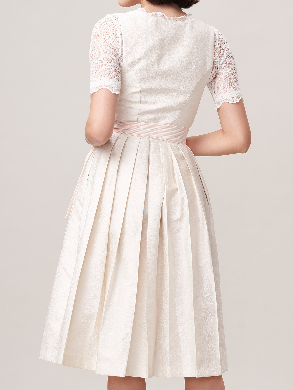 Elegantes Dirndl Hellgrau mit beigem Akzent