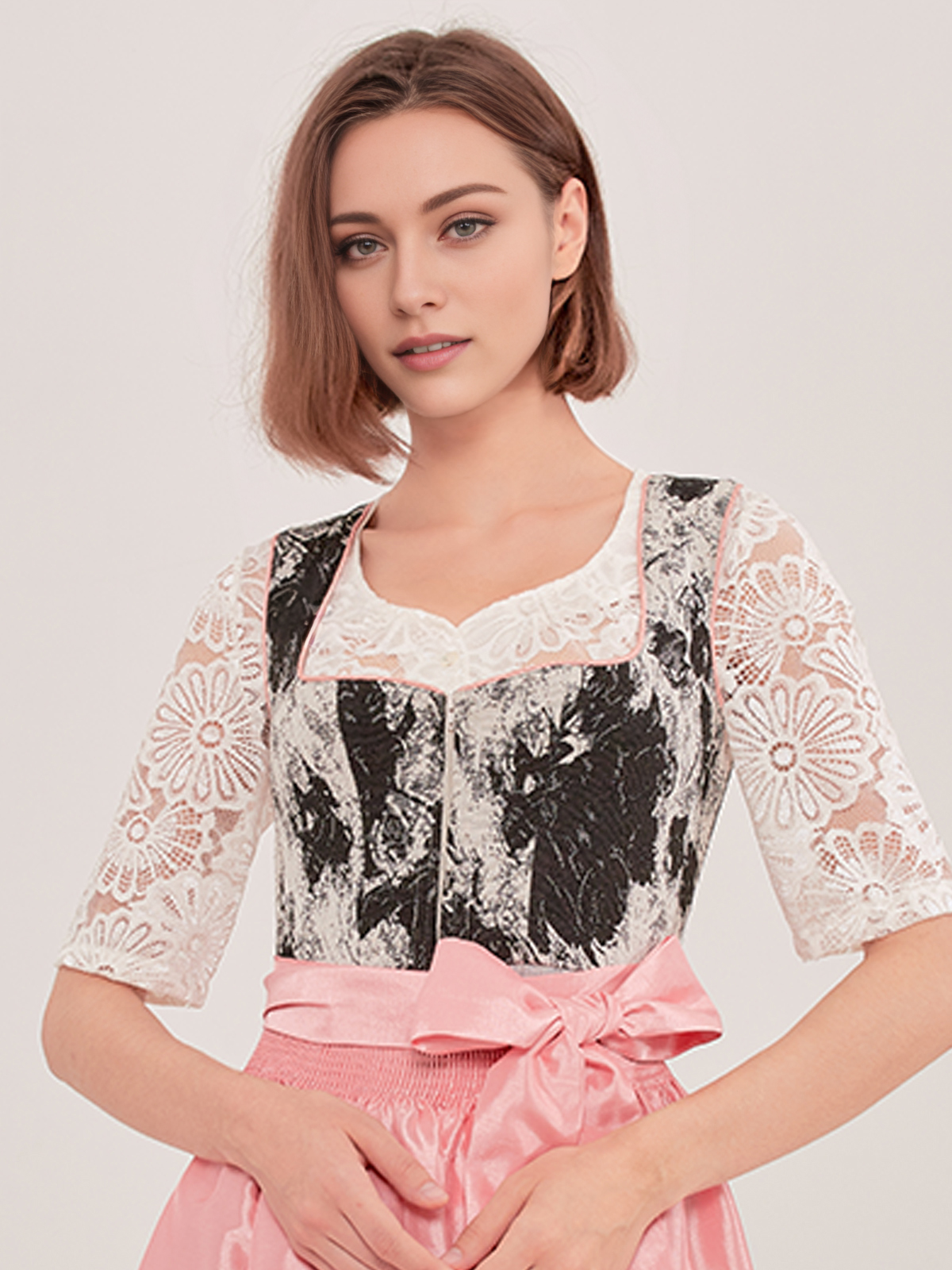 Pinkes Dirndl mit modernem Schnitt
