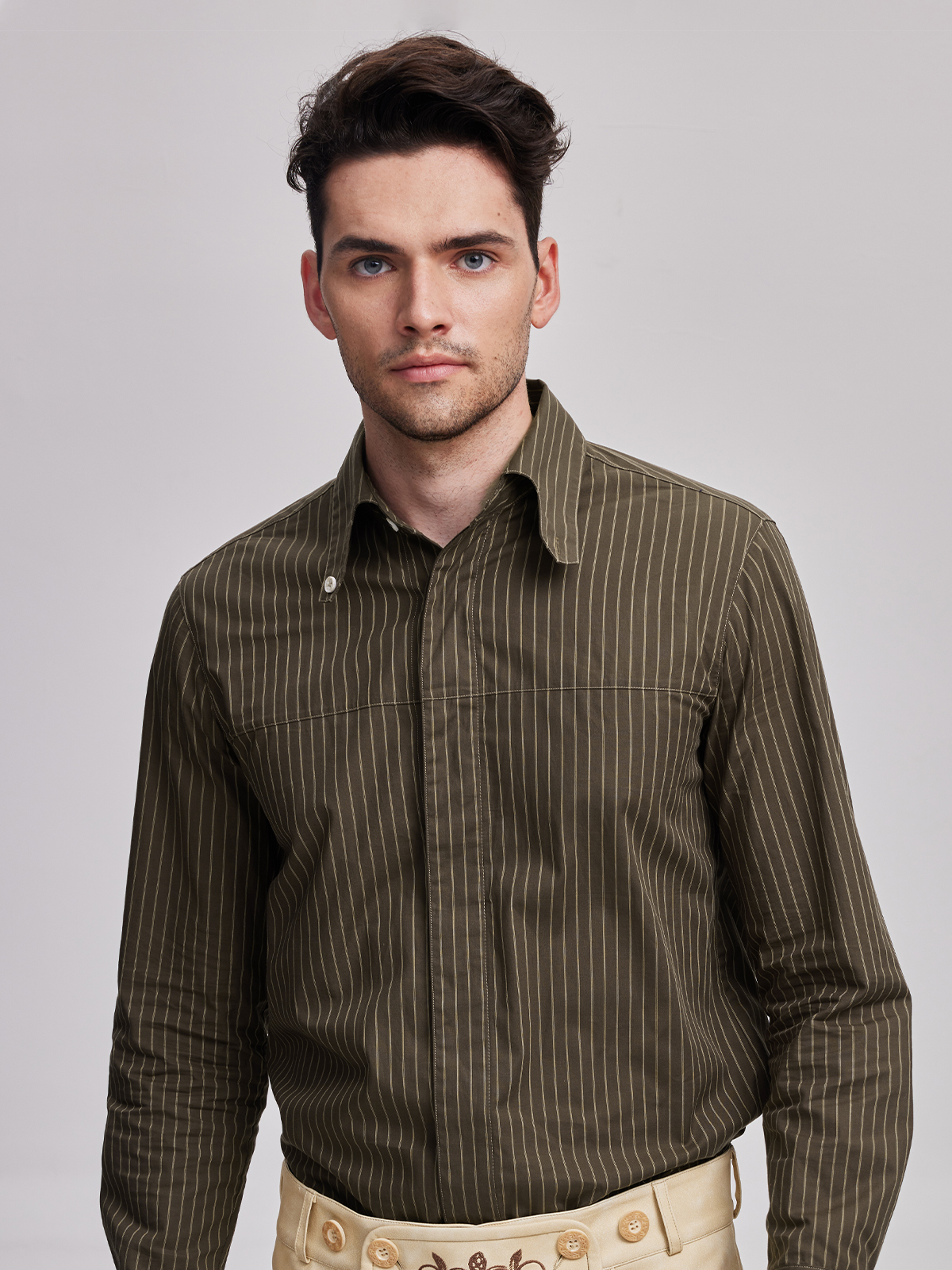 Lange Dirndlbluse in Braun