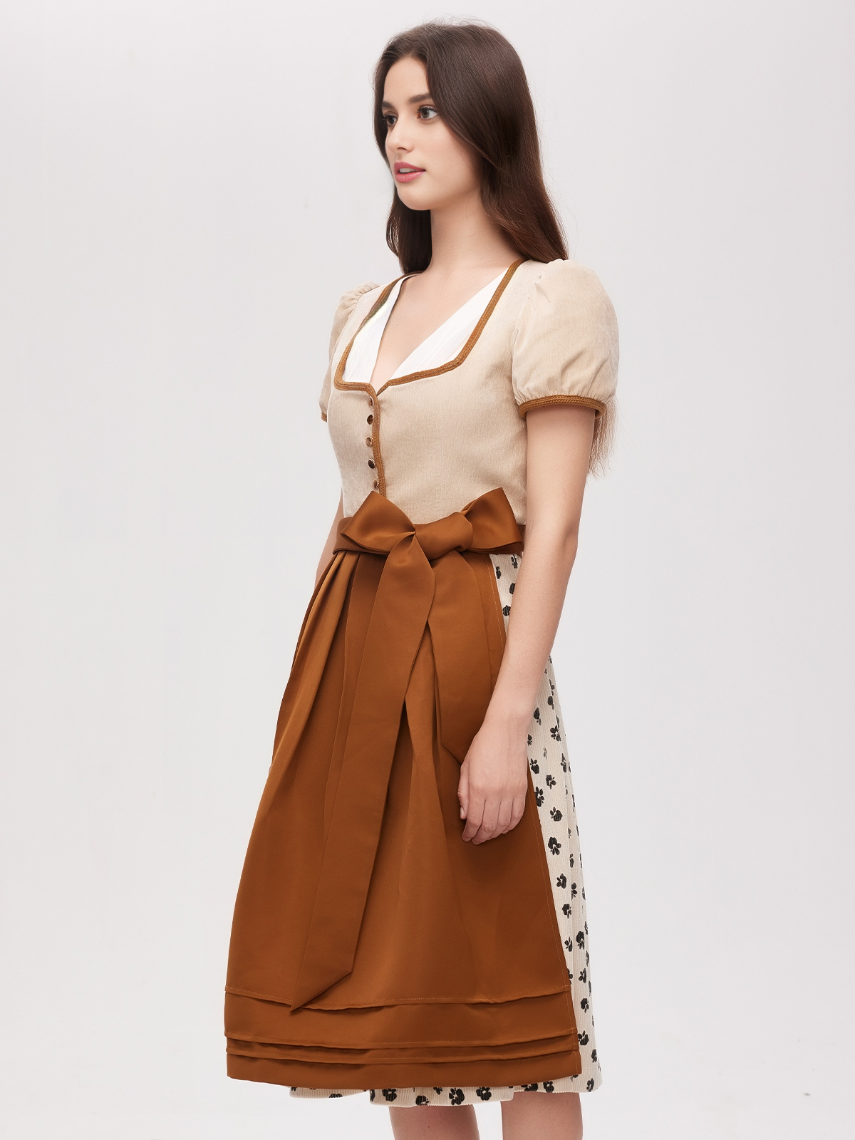 Grünes Samt-Dirndl in Braun