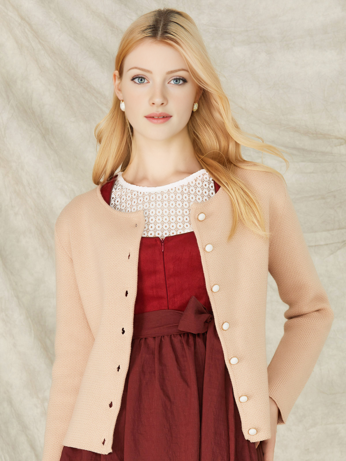 Modernes grün Dirndl mit schlanker Silhouette