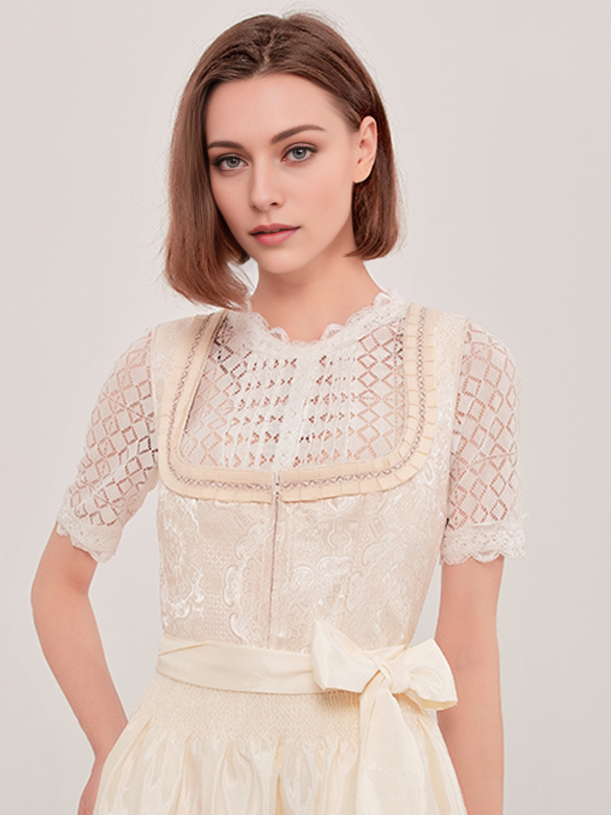 Dirndl Schwarz Pink – Eleganz mit pinken Akzenten