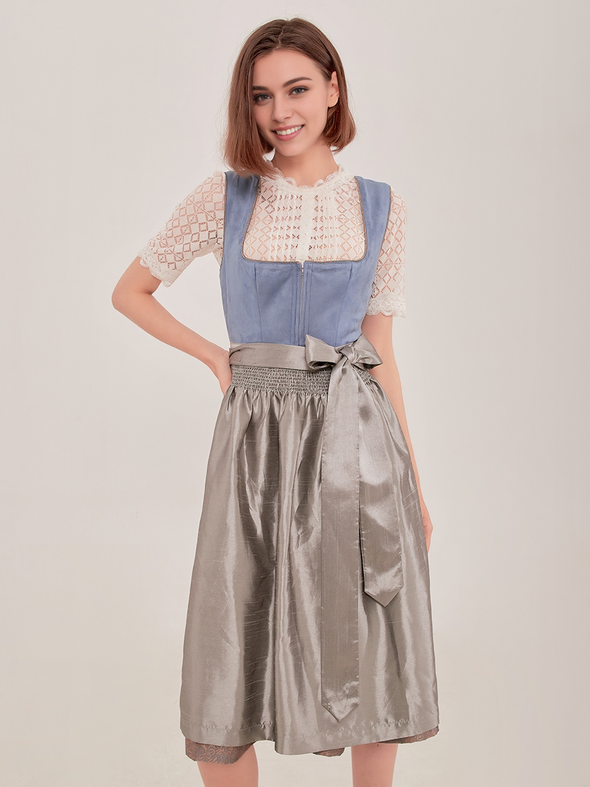 Modernes Dirndl in Blau