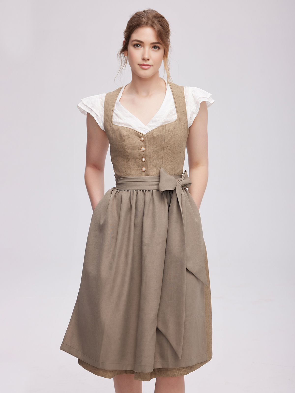 Modernes Dirndl mit Leder-Einsatz