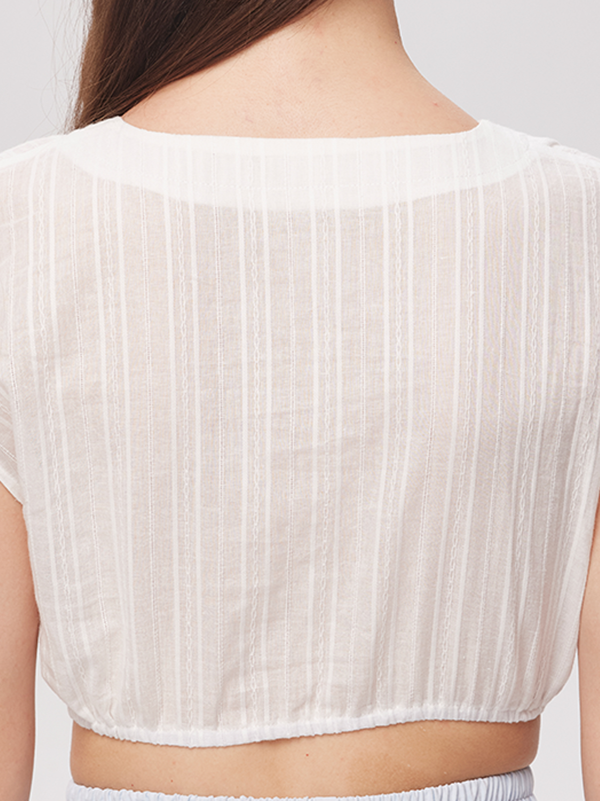 Modernes mintgrünes Dirndl mit weißer Bluse