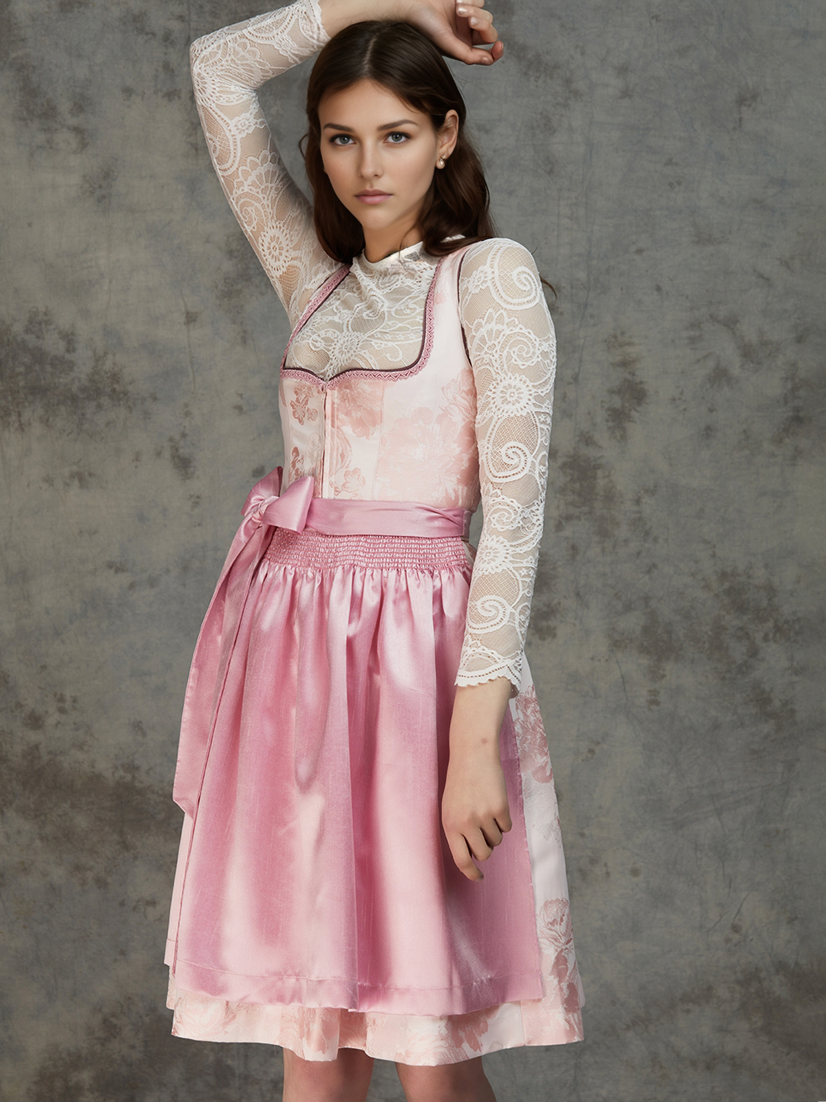 Dirndl samt hellblau mit floralen Details