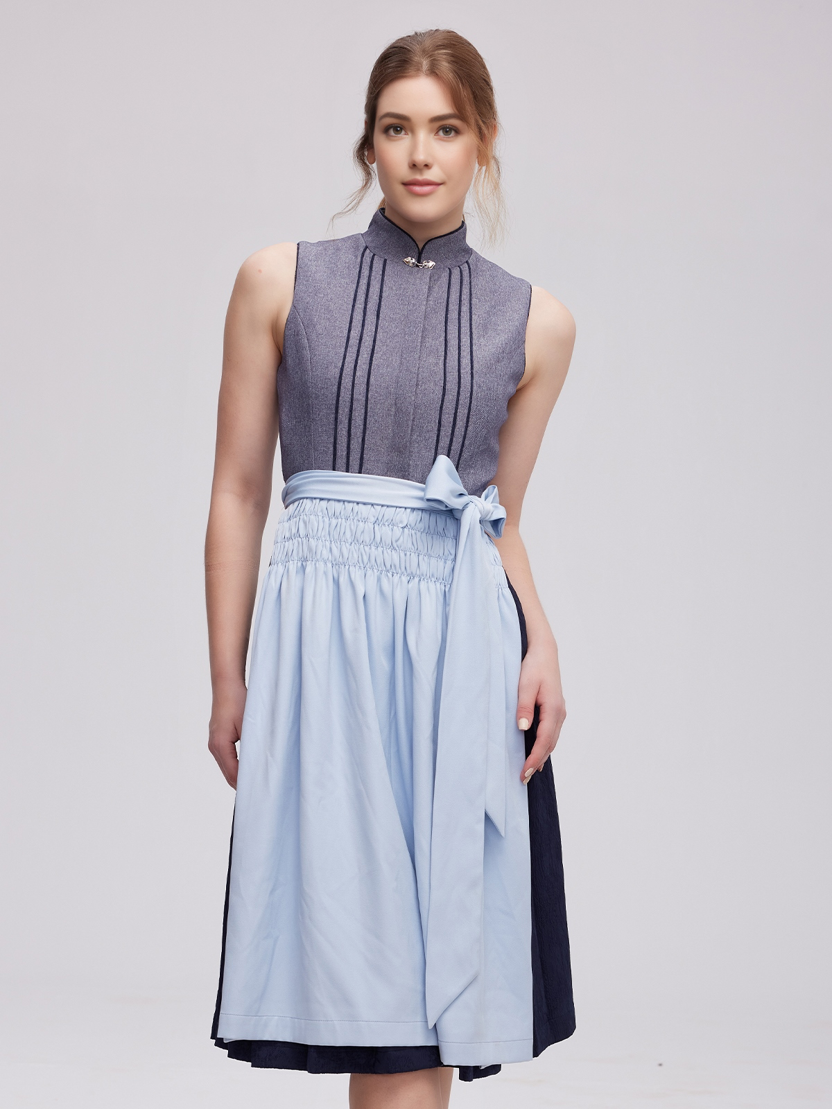 Dirndl in Grau